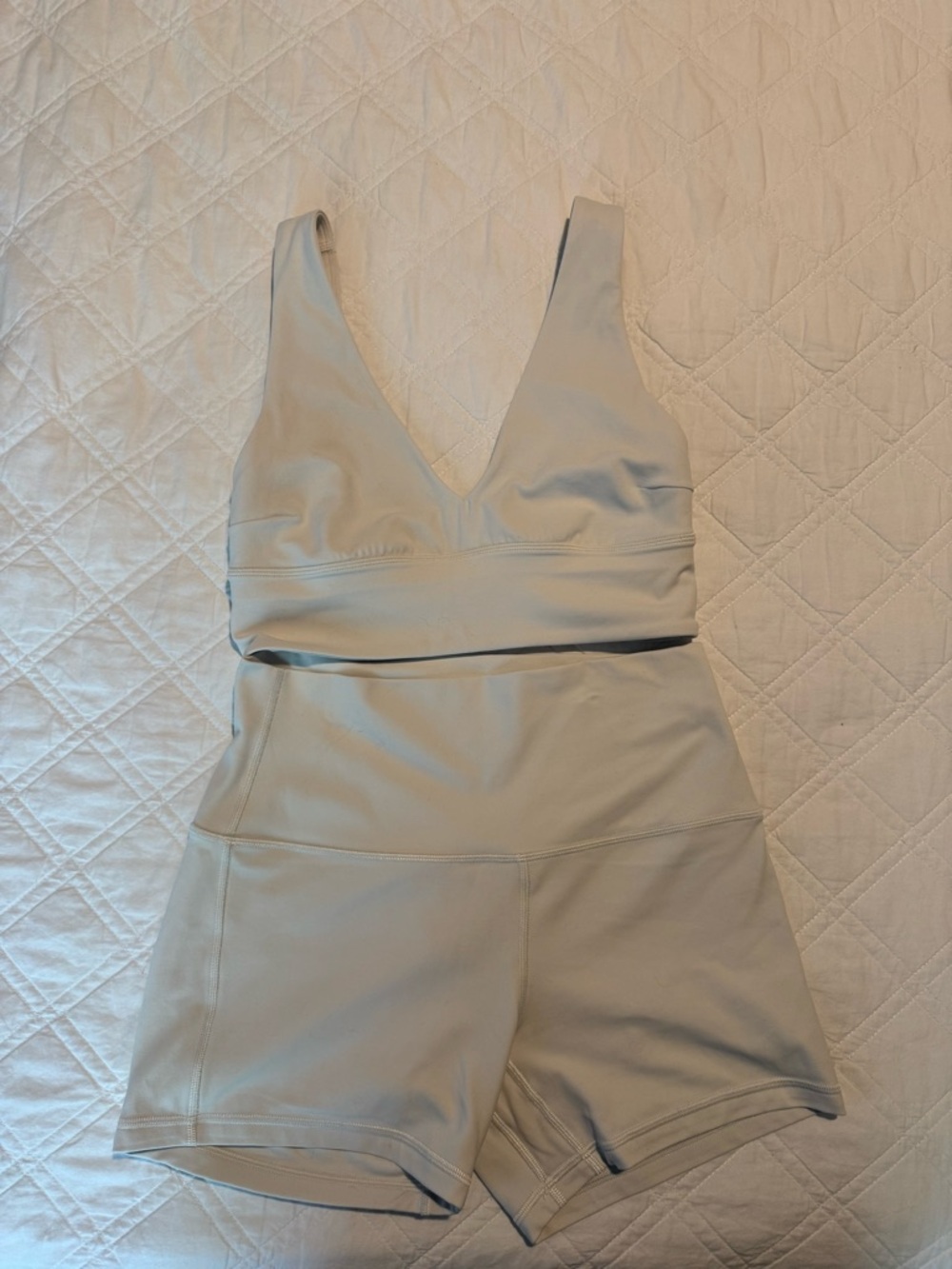 SET lululemon athletica Align Bra C/D (6) and Align 4” short (8) in Bone